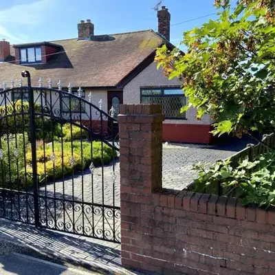 Quiet secluded two bedroom bungalow with parking
