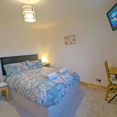 Double Room l Large TV l Great Transport Links