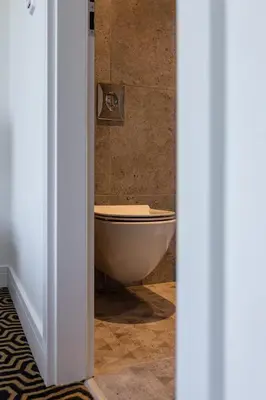a bathroom with a tub and a toilet in a room at Flatzy - 16 Guests 4 En-suite Central Apartment B in Liverpool