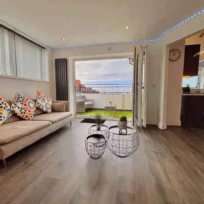 Franks Apt 4 - Roof Terrace - Sleeps 6