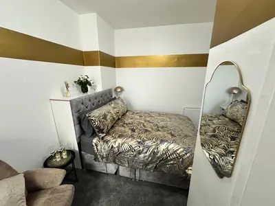 a bedroom with a bed in a room at B&B Runway Blackpool - Minutes From Winter Gardens - Dog Friendly - Exceptionally Quiet - Very Close H&A Social Club in Blackpool