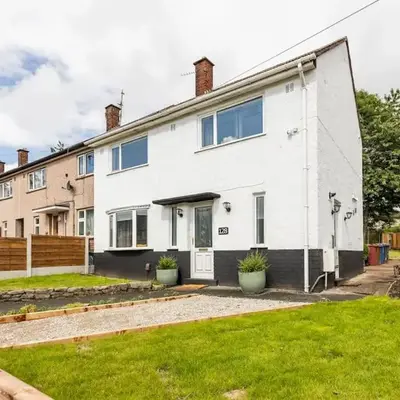 Lookout 5-Bed House in Darwen Blackburn BB1 Free Parking Roadside