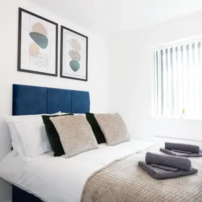 Contemporary 3 Bedroom Home with Garden & Parking