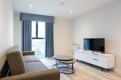 a living room with a couch and a tv at GuestReady - Delightful getaway in Liverpool in Liverpool