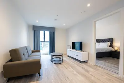 a living room with a couch and a bed at GuestReady - Delightful getaway in Liverpool in Liverpool