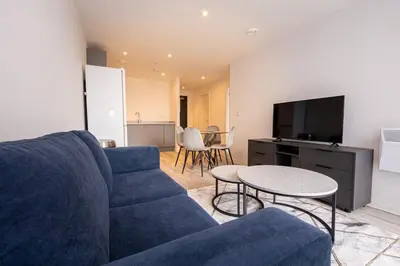 a living room with a blue couch and a table at GuestReady - Lux getaway in Liverpool in Liverpool