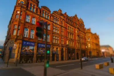 a building with a green traffic light in front of it at Sidemersey Livings - Spacious Loft for bigger groups - Very Central and Cosy in Liverpool