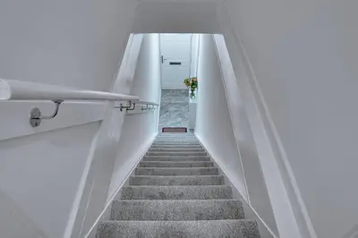 a stairway with a potted plant on the wall at Modern 2 bedroom flat - 15 minutes to Liverpool in Birkenhead