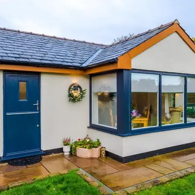 The Knoll Lodge- Beautiful Luxurious One Double Bedroom Property