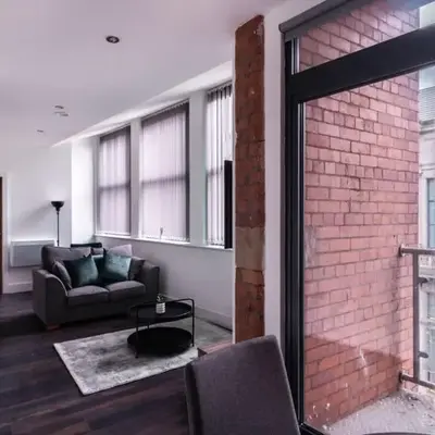 Central Liverpool 1 Bed Apartment w Balcony
