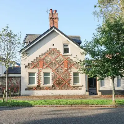 6D Clifton Drive