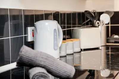 a coffee maker on a counter in a kitchen at Penthouse - Liverpool City Centre - NHS STAYS - Liverpool Royal Hospital in Liverpool