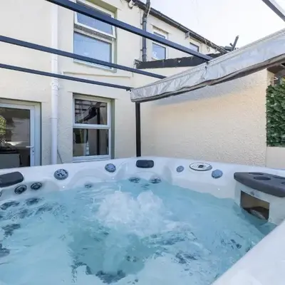 The Bay Cottage Hot Tub & Sauna Morecambe Bay