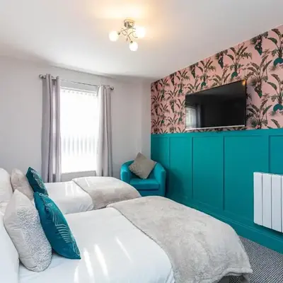 Beachfront Apartment 3 Bedrooms Sleeps 7 - Gateway to the Lake District - Newly Refurbished