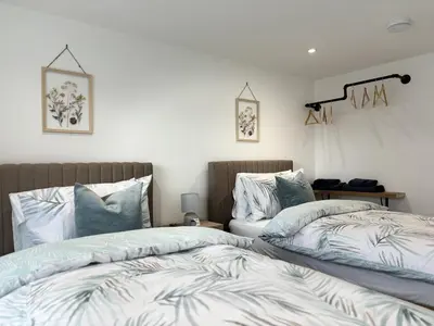 two beds sitting next to each other in a bedroom at Hardy Hideaway in Ulverston