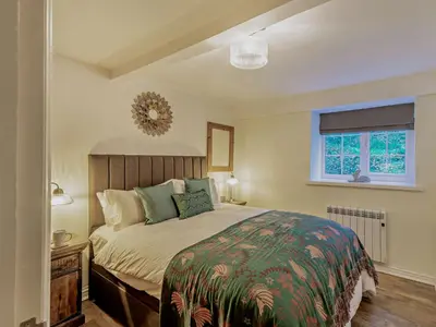 a bedroom with a large bed and a window at 1 Bed in Cartmel LCC15 in Cartmel
