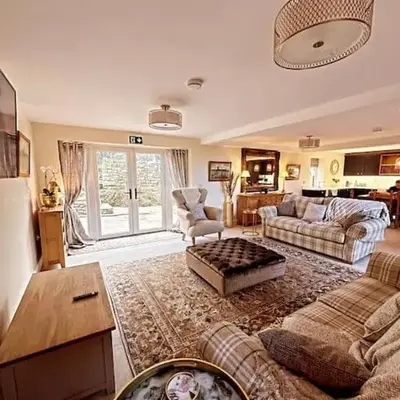 Converted Barn with Hot Tub