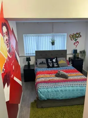 a bedroom with a large bed in a room at 2-Bedroom Flat w/ En-Suites, Perfect for Groups in Liverpool