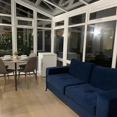 Bright 3 bedroom house with conservatory
