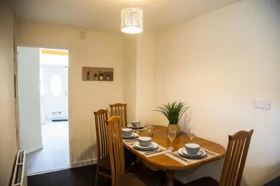 a dining room with a table with chairs and a dining room at Liverpool 6 beds, Up to 22 percent- Contractors Dream in Liverpool
