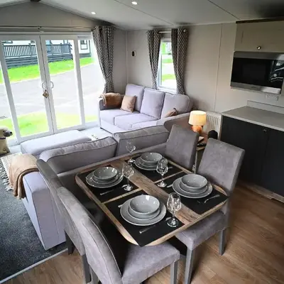 Hobbit - Cosy Holiday Lodge with Pool