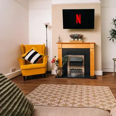 Beautiful Home Away From Home - 3 Bedrooms - 6 Beds - Sleeps 7 - Free Parking
