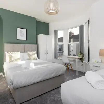 Cowley House - Air Host & Stay - Sleeps 7