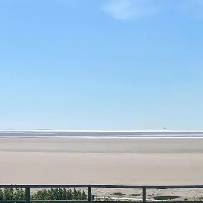 Beachside Lodge - Sleeps 6 - Pets ok - Parking