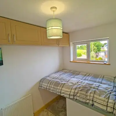 Cosy Single Room l Smart TV l 5 Minute Walk from Train Station