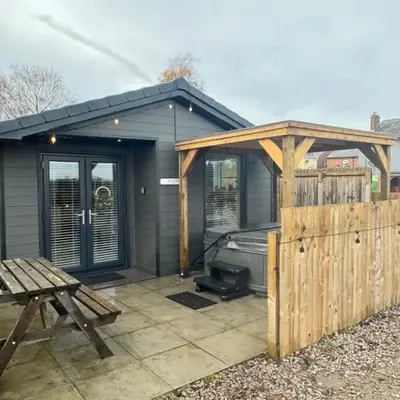 The Slipway Cabins with Hottub