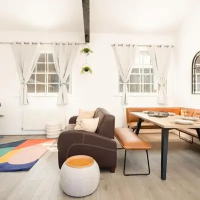 Stylish Prime Location Apartment by VICHY