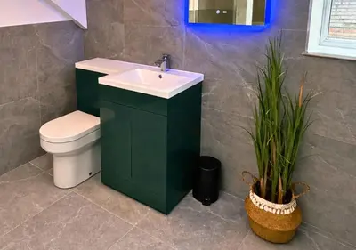 a bathroom with a green sink and a toilet at Williamson 2 Bedroom City Centre sleeps 10 in Liverpool