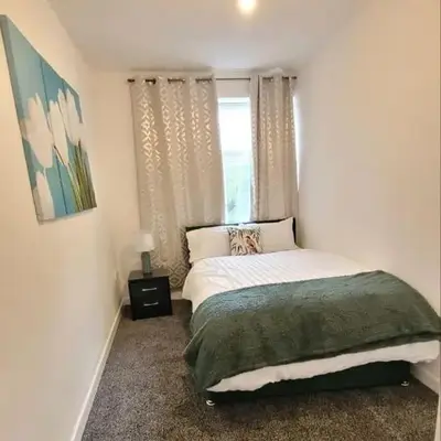 Accrington - House - Sleeps 10 - Garden