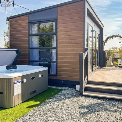The Lodge Pod
