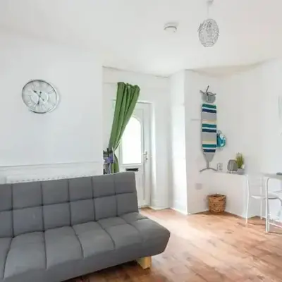 Cheerful Maisonette in the heart of Orrell Park
