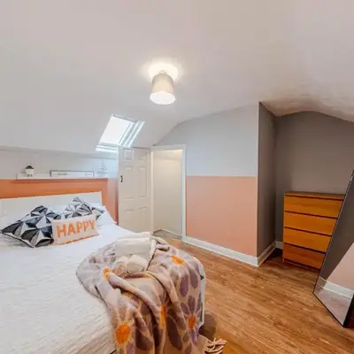 Spacious 3-Bedroom Liverpool Home Sleeps 6 Great Transport Links