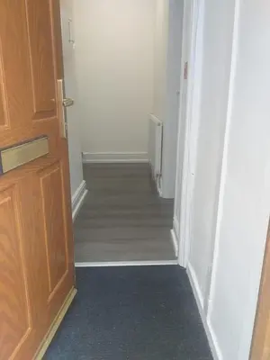 a hallway with a wooden door and a hallwayngth at Liverpool 3-Bed House - Sleeps 6 in Liverpool