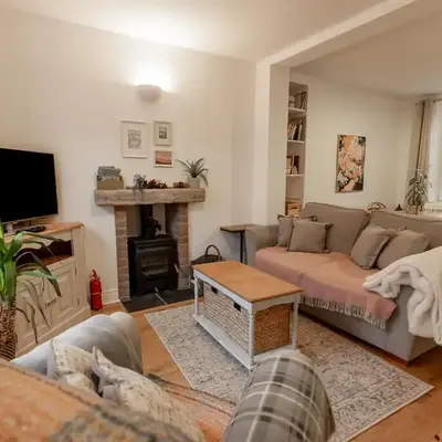 SUN COTTAGE - Cosy Cottage in Ulverston with a log burner in Ulverston