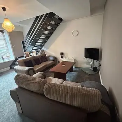 Entire House - 4 Bed - Sleeps 6