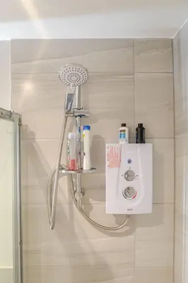 a shower head on the wall of a bathroom at Bright 1-Bed Apartment In City Centre Liverpool in Liverpool