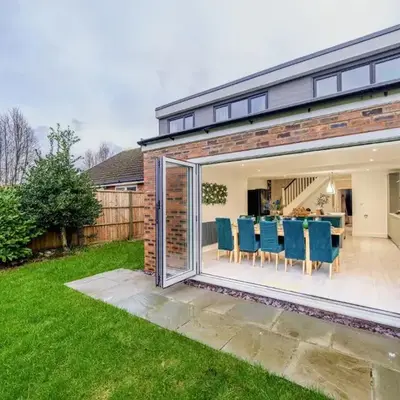 Large 6-Bed house