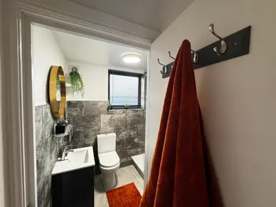 a bathroom with a toilet and a sink at City Link Apartments Perfect Stay for Concert Goers, Football Fans and Contractors, Closer to Liverpool City Centre, Everton, Liverpool Grounds in Liverpool