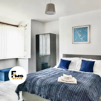 Large 6 Bed House