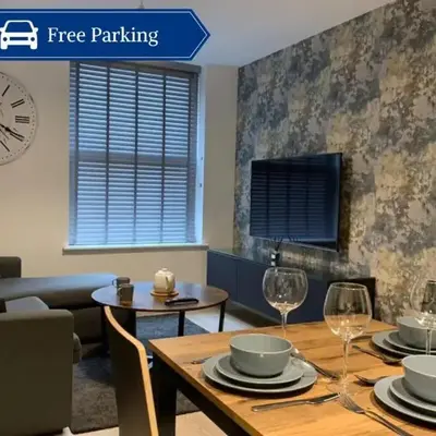 Bright 1 bed Apartment with Parking