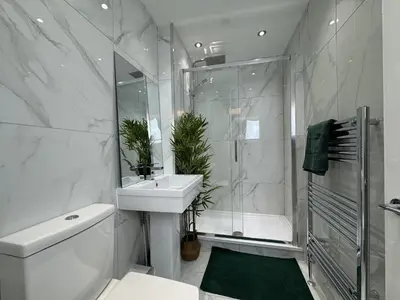 a bathroom with a toilet sink and a shower at TV Every Bedroom 4 Bed 2 Bath Free Parking in Liverpool