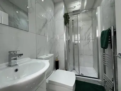 a bathroom with a sink and a shower and a toilet at TV Every Bedroom 4 Bed 2 Bath Free Parking in Liverpool