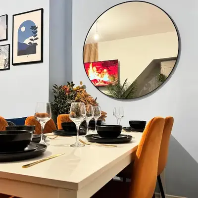 TV Every Bedroom 4 Bed 2 Bath Free Parking