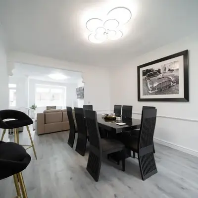 Spacious Duplex Apartment - Perfectly Situated in the Heart of the City