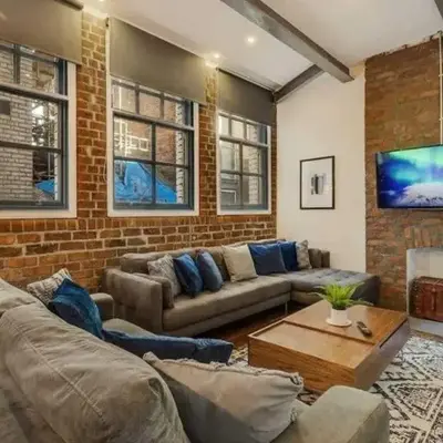 Central Warehouse Apt - Sleeps 8