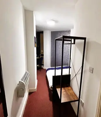 a bedroom with a bunk bed in a room at Hillcrest Liverpool City Central in Liverpool